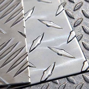 Купить алюминиевый рифлёный лист АМГ2Н2 2x1000x2000 мм в Екатеринбурге